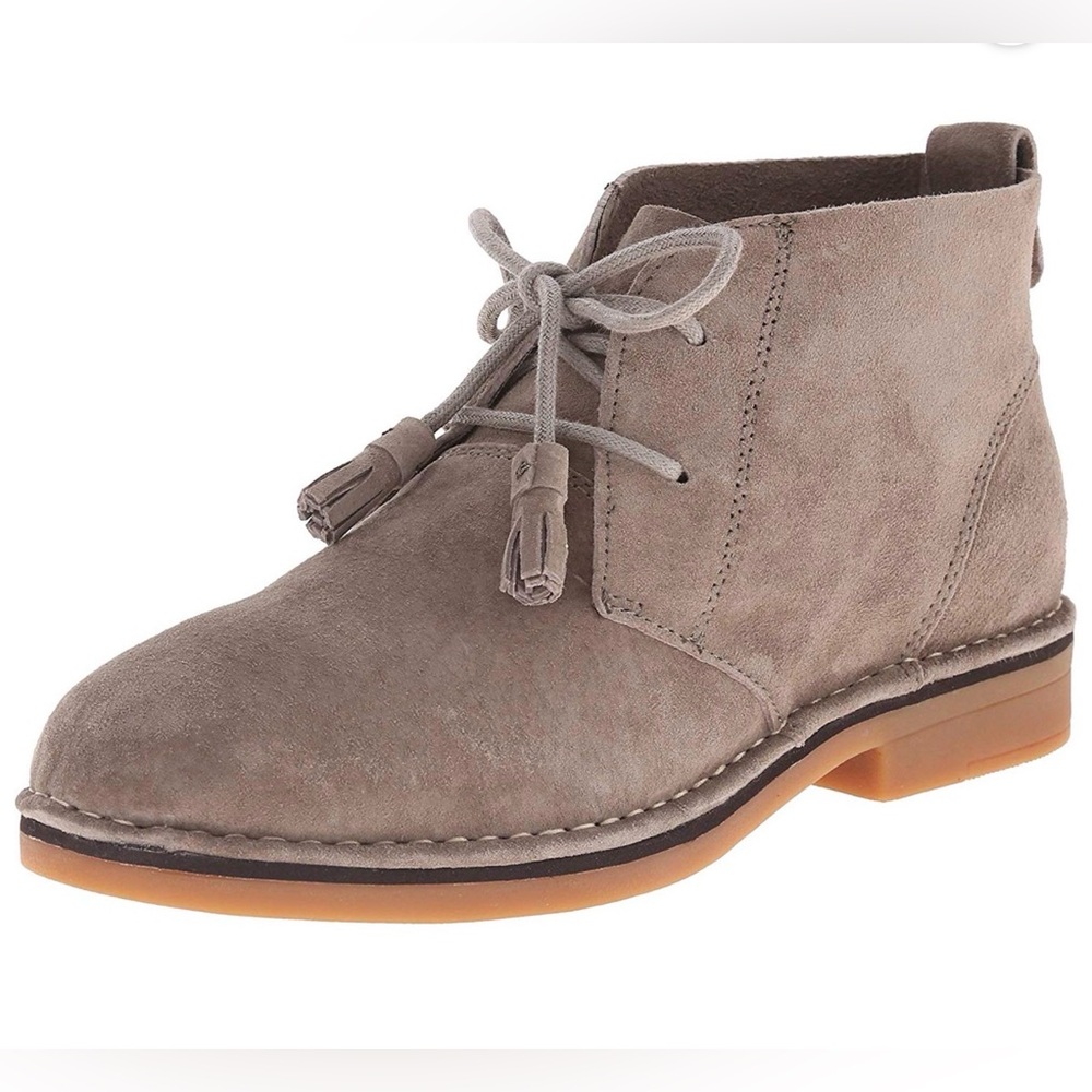 NWOT Hush Puppies Women's Cyra Catelyn Chukka Boot Taupe